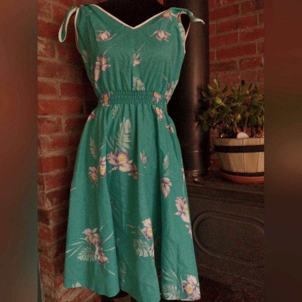 Vintage Hawaiian Dress 🏝️